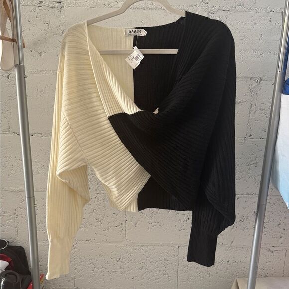 AMUR Cruz Twist Sweater - Black & Cream Off Shoulder 100% Merino Wool NWT Medium - Picture 4 of 7